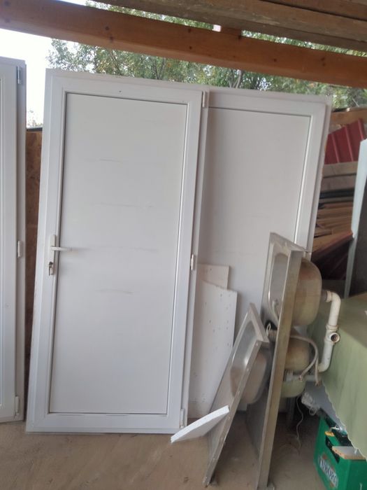 Vând 3 uși PVC ,impecabile ,preț negociabil!