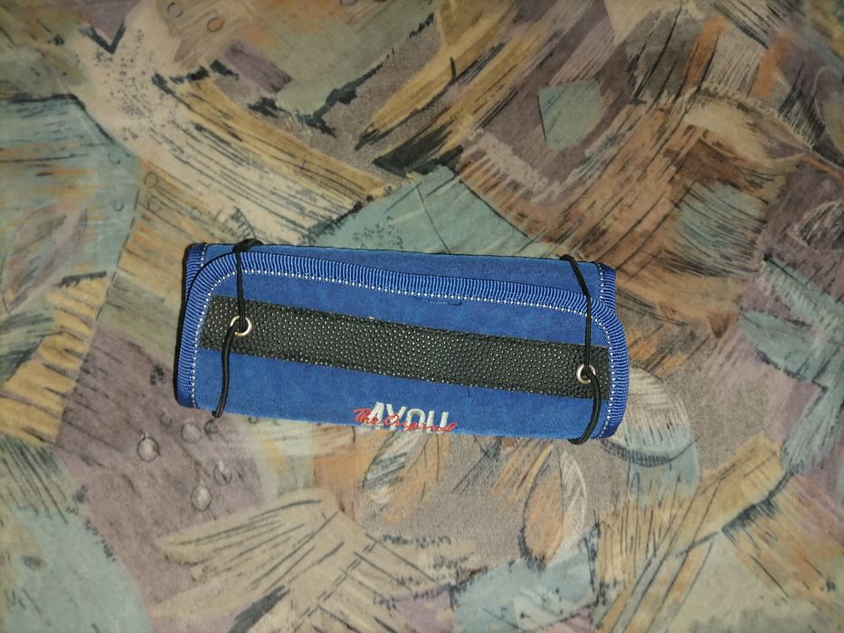 Vând penar albastru