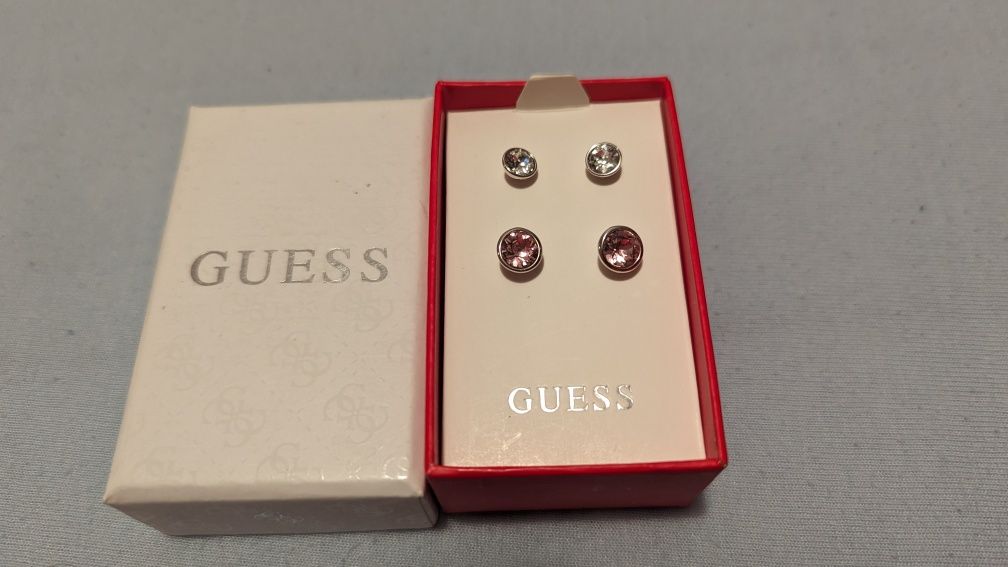 Оригинални обеци на Guess