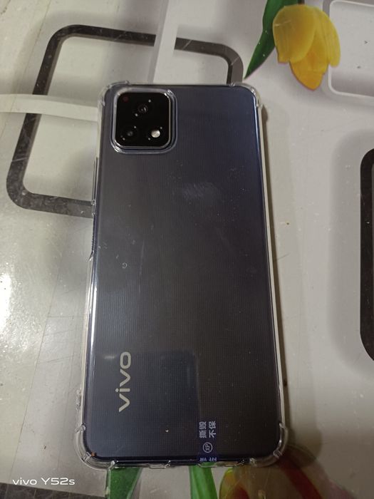 Продам смартфон VIVO Y52S