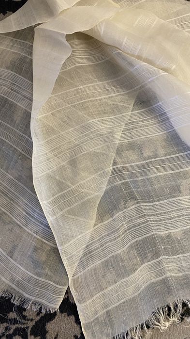 Marama borangic, lungime 360cm, latime 53 cm.