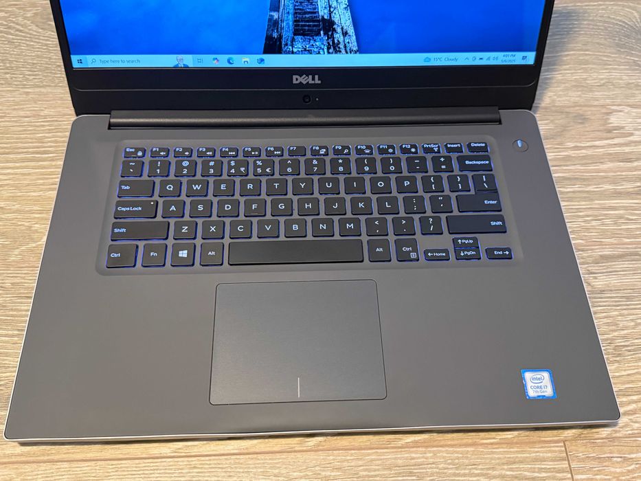 Laptop DELL Inspiron 15,6"  i7 8gb Ram 1TB + 128GB HDD tast luminata