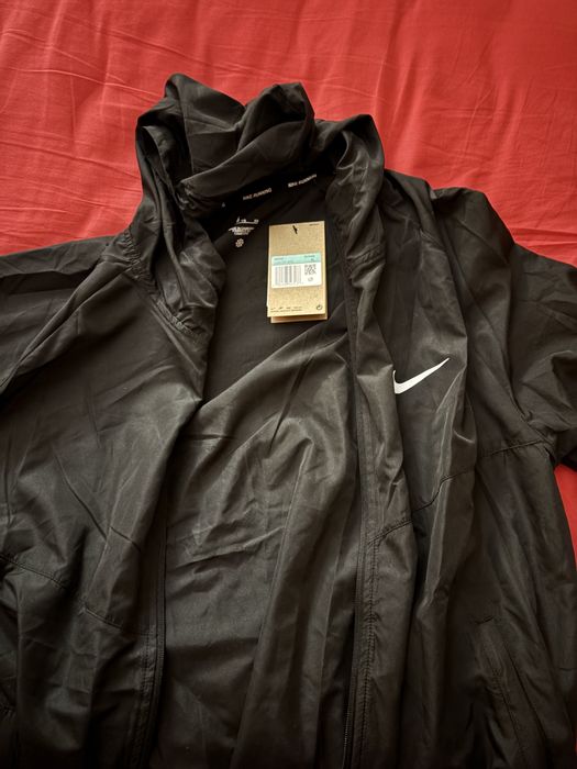 Есенно яке на найк чисто ново !!