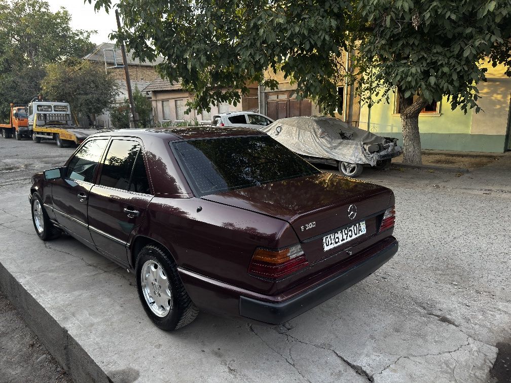 W124 sotiladi yaxshi xolatda