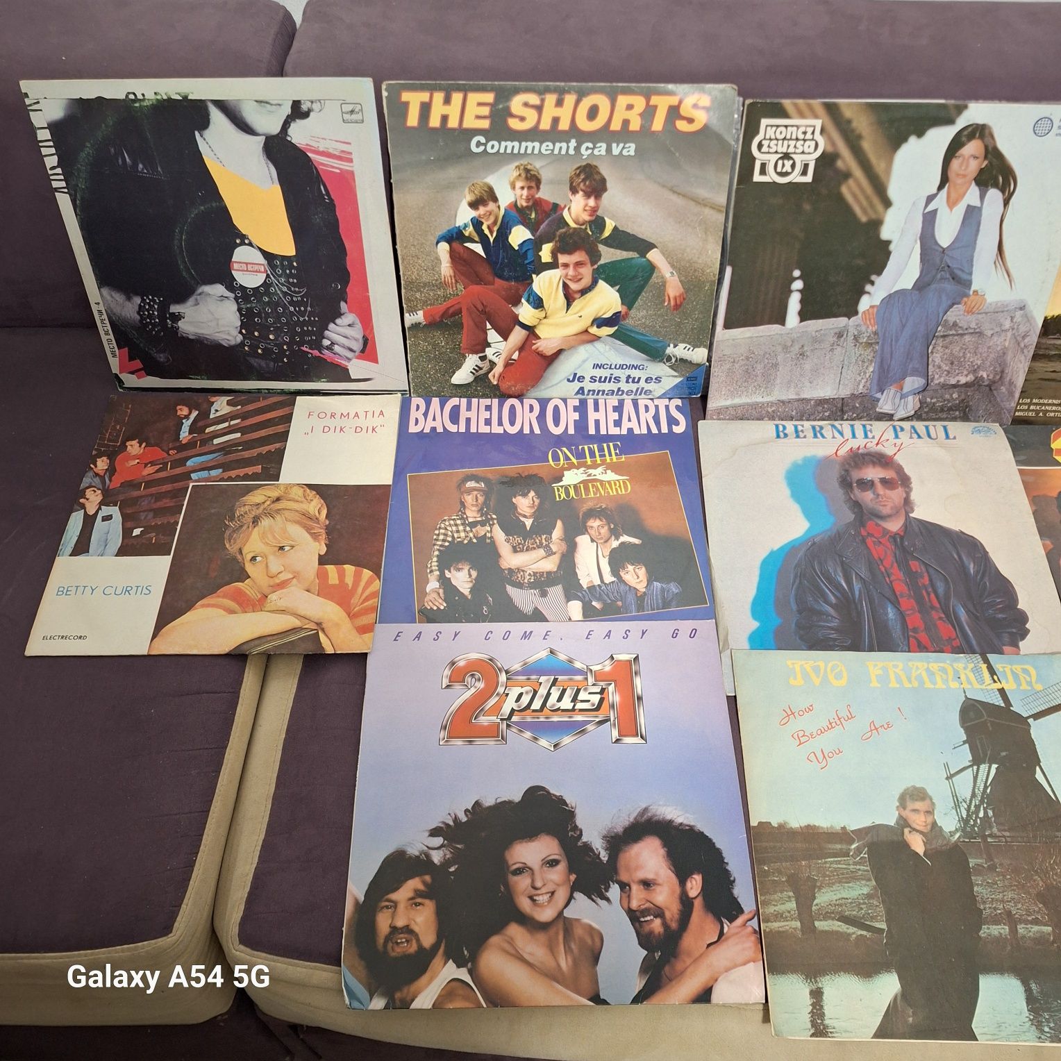 Vând discuri vinil super oferta.