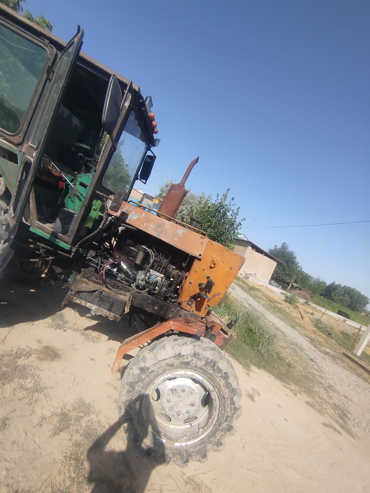 Yumizi traktor sotiladi