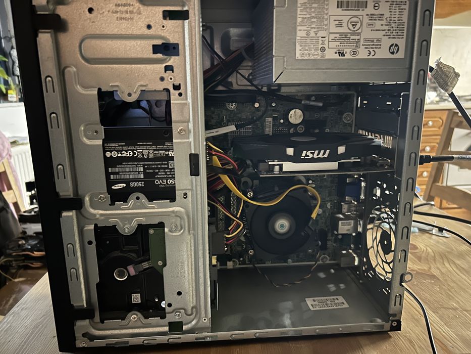 HP 400 PD procesor Intel i5 3.0 Ghz 4 GB RAM