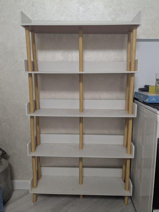 Продам стеллаж для комноты