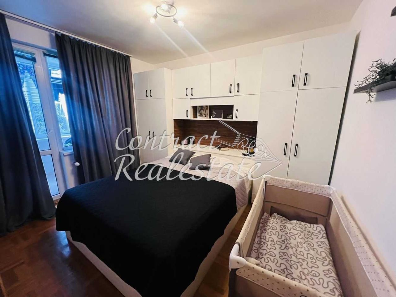 Продава се Тристаен апартамент в Варна, Възраждане 1 - 128 кв.м за 2016 €/кв.м - Снимка #11