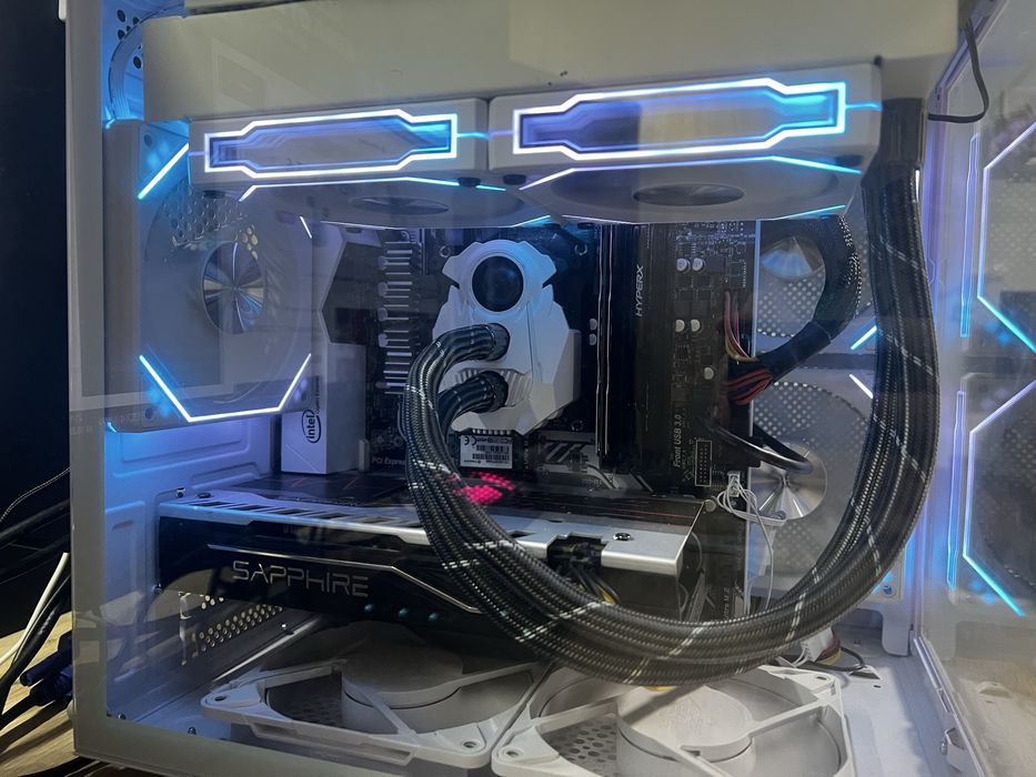 Компютър с i7-7400 | rx580 | 750 gb | 12 gb ram