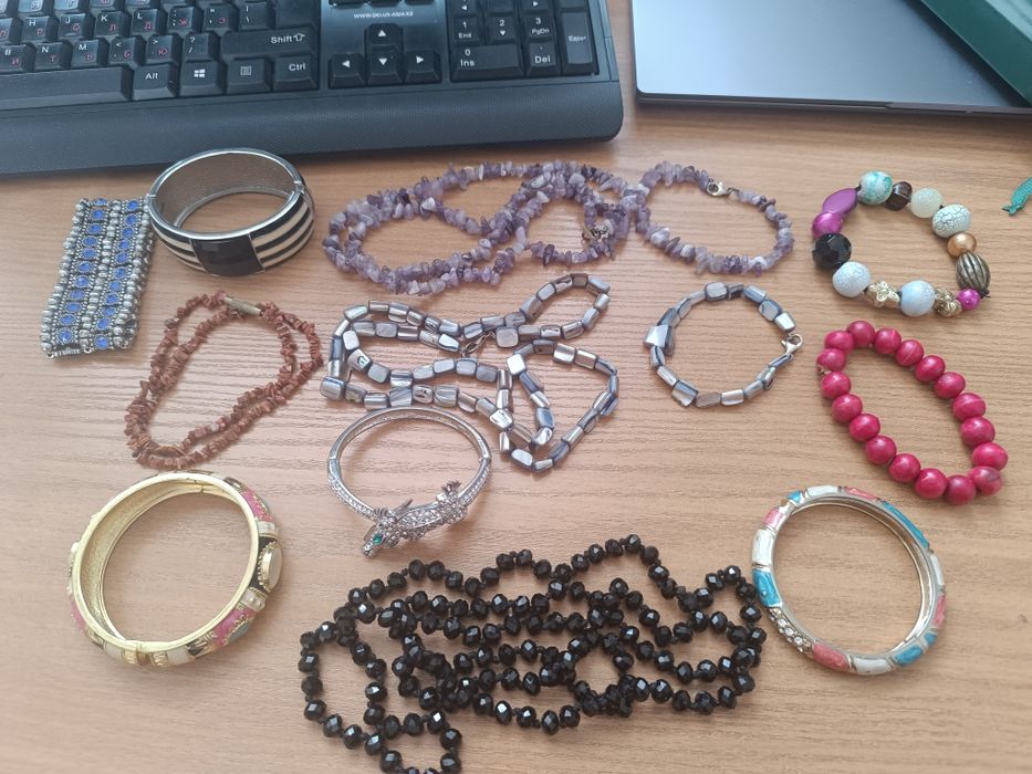Бусы, браслеты , бижутерия