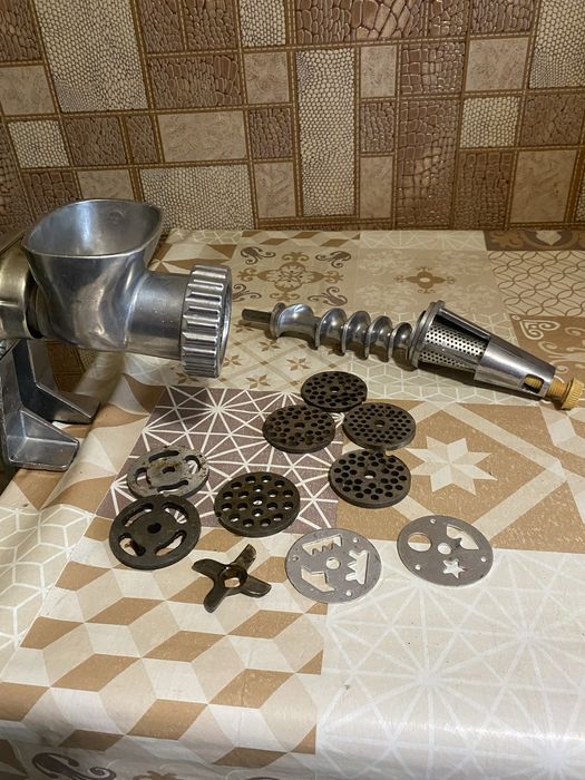 Мясорубка ручная  с соковыжималкой