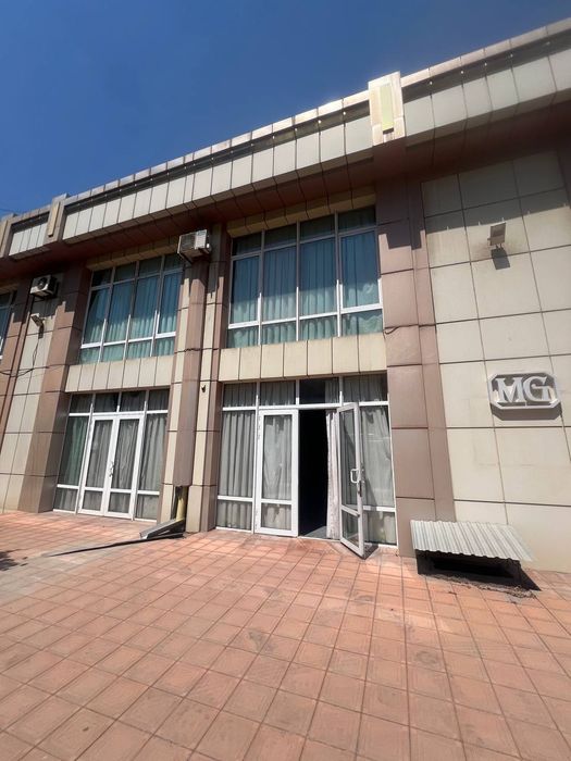 Прлдается под гостиницу Клинику Офис 2 этажа  18  соток