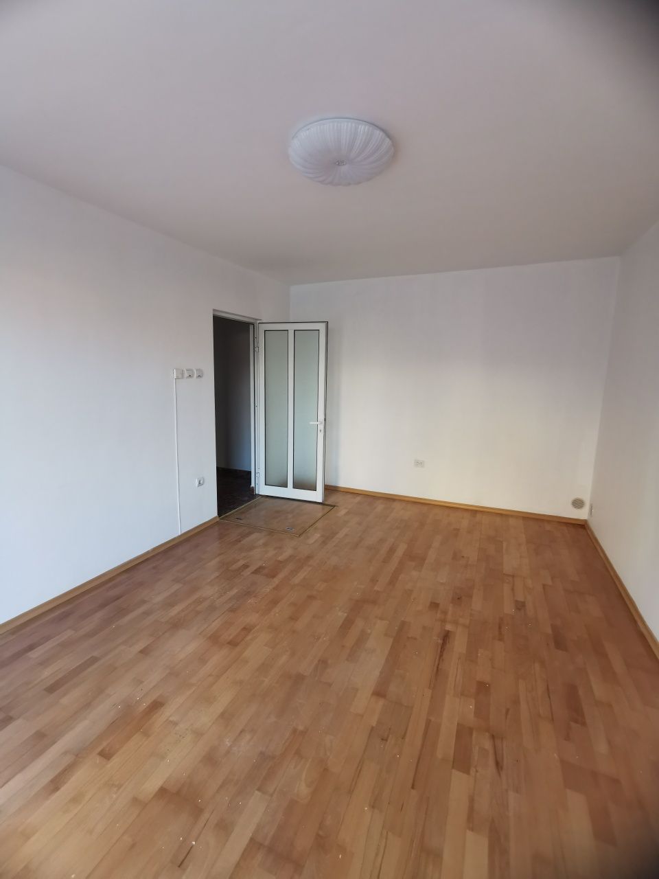 Inchiriez spatiu comercial / birouri