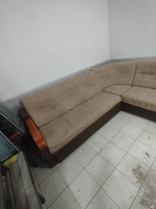 Продается уголок в хорошем состоянии