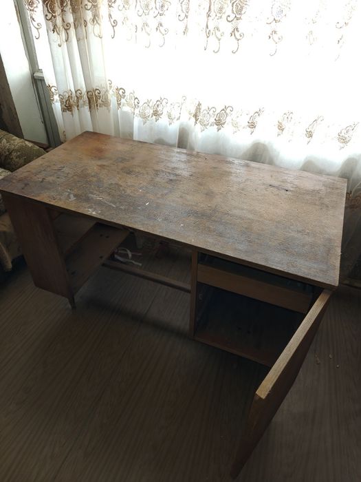 Отдам даром: Винтажный Письменный Стол (Под Реставрацию/Дача)
