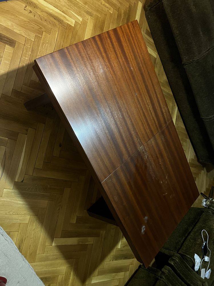 Продавам холна маса