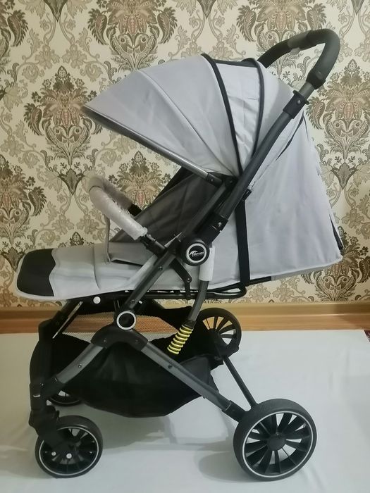 Удобная прогулочная коляска