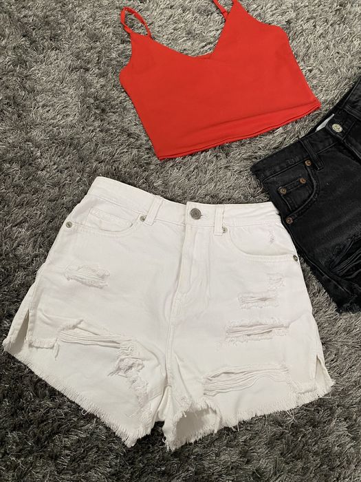 Vand top si pantaloni scurti