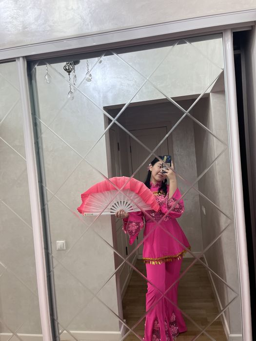 Розовый китайский костюм