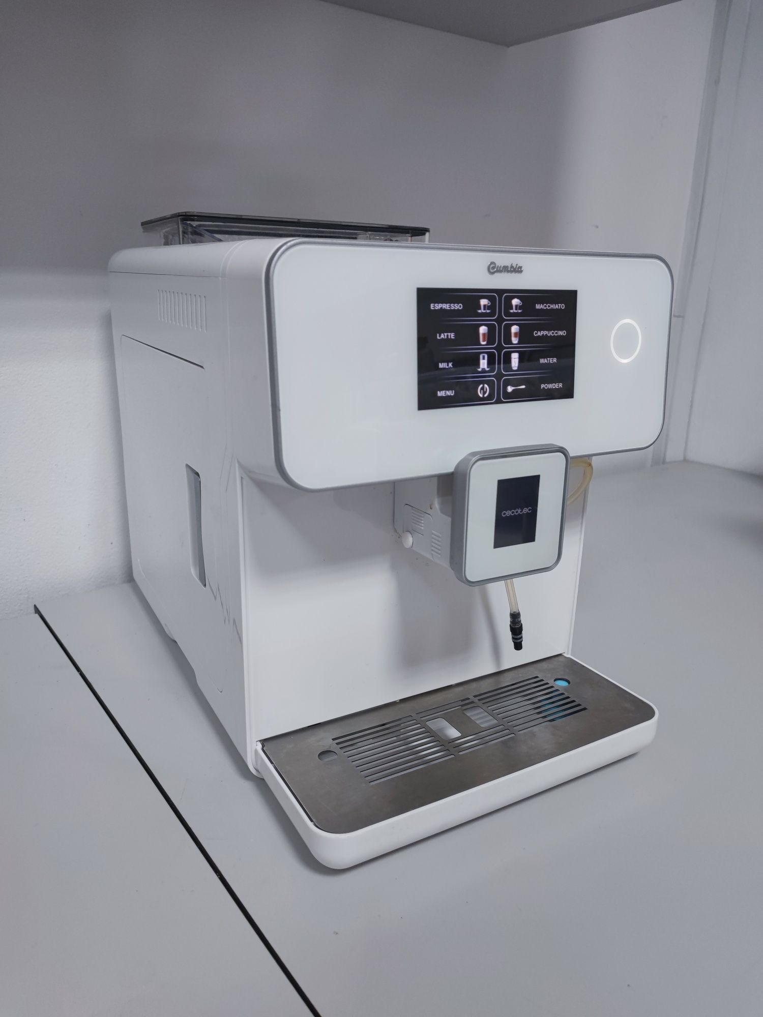 Espresor Cecotec Cumbia cu 300 de cafele si doua ecrane led ca NOU