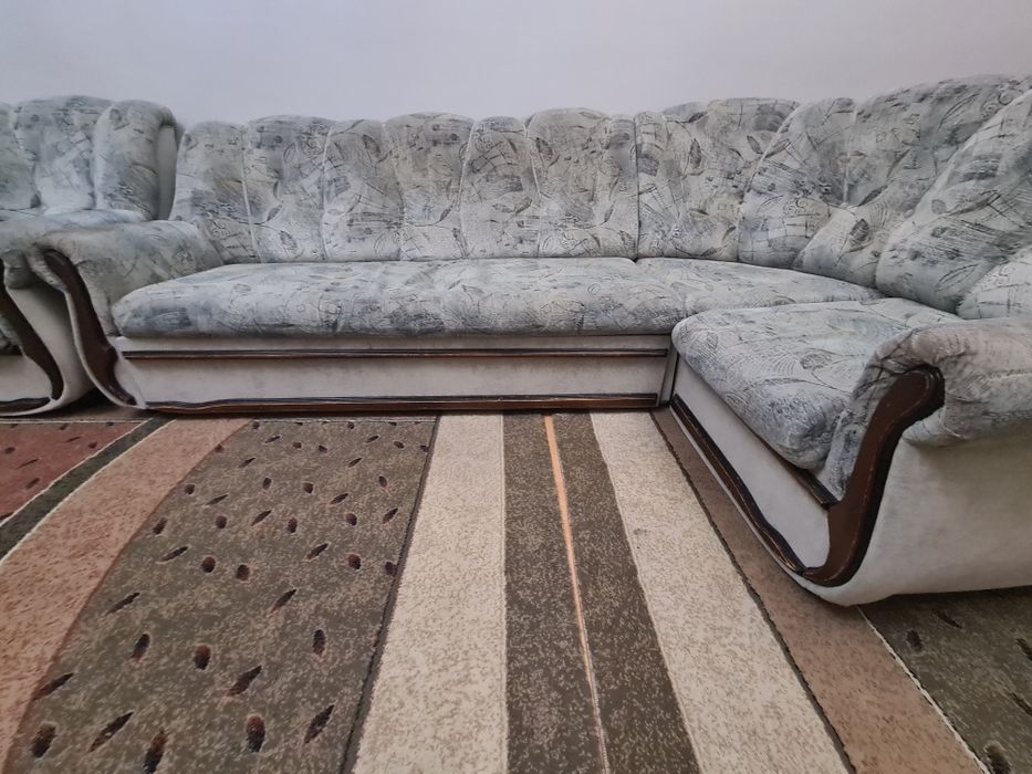 Диван угловой и кресло