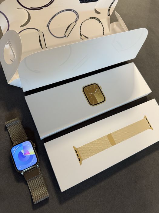 Apple Watch S9 Cellular 45 mm Gold Stainless Steel Case