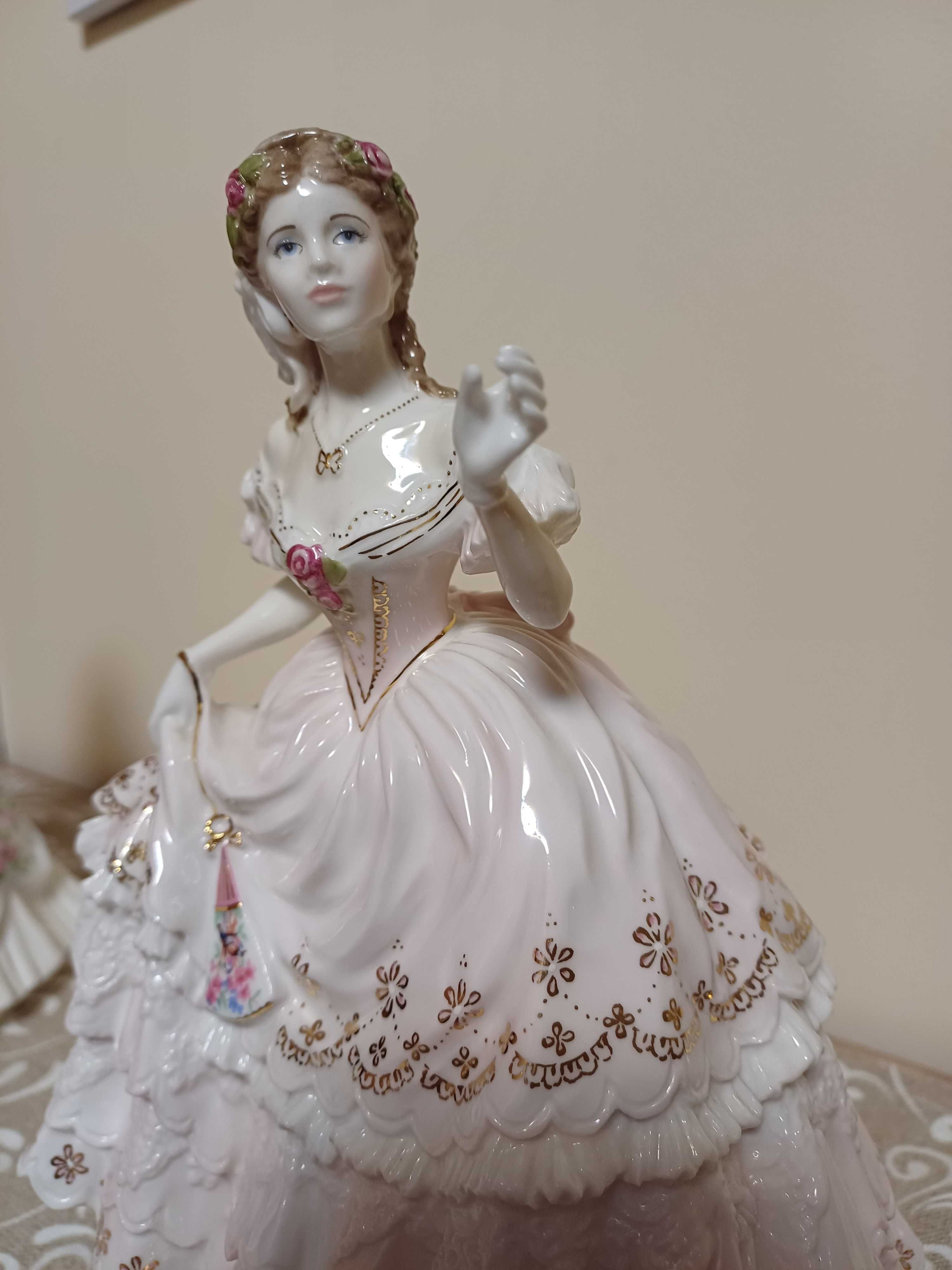 Royal Worcester -The Fairest Rose   
Royal Worcester -Queen Of Hearts