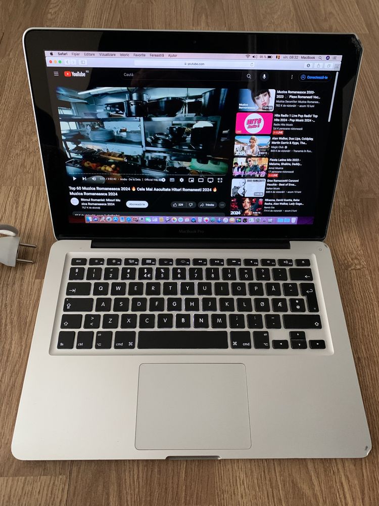 Laptop MacBook Pro intel core i5,Tastatura luminata,8gb ram,SSD 130gb