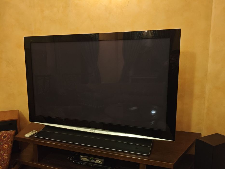 Продам телевизор 65' PANASONIC TH-R65PY800