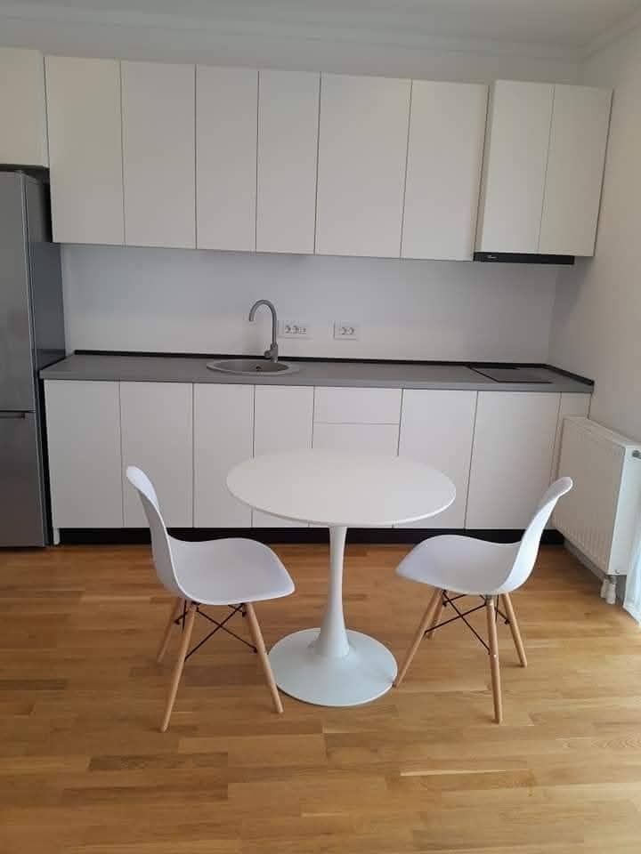 Proprietar- studio lângă metrou, sector1