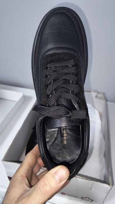 Продавам кожени Дамски обувки