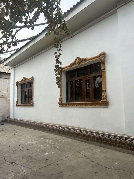 Кувасой шаҳри марказида хонадон сотилади