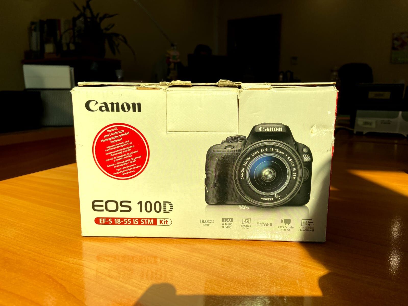 Продам фотоаппарат Canon EOS 100d