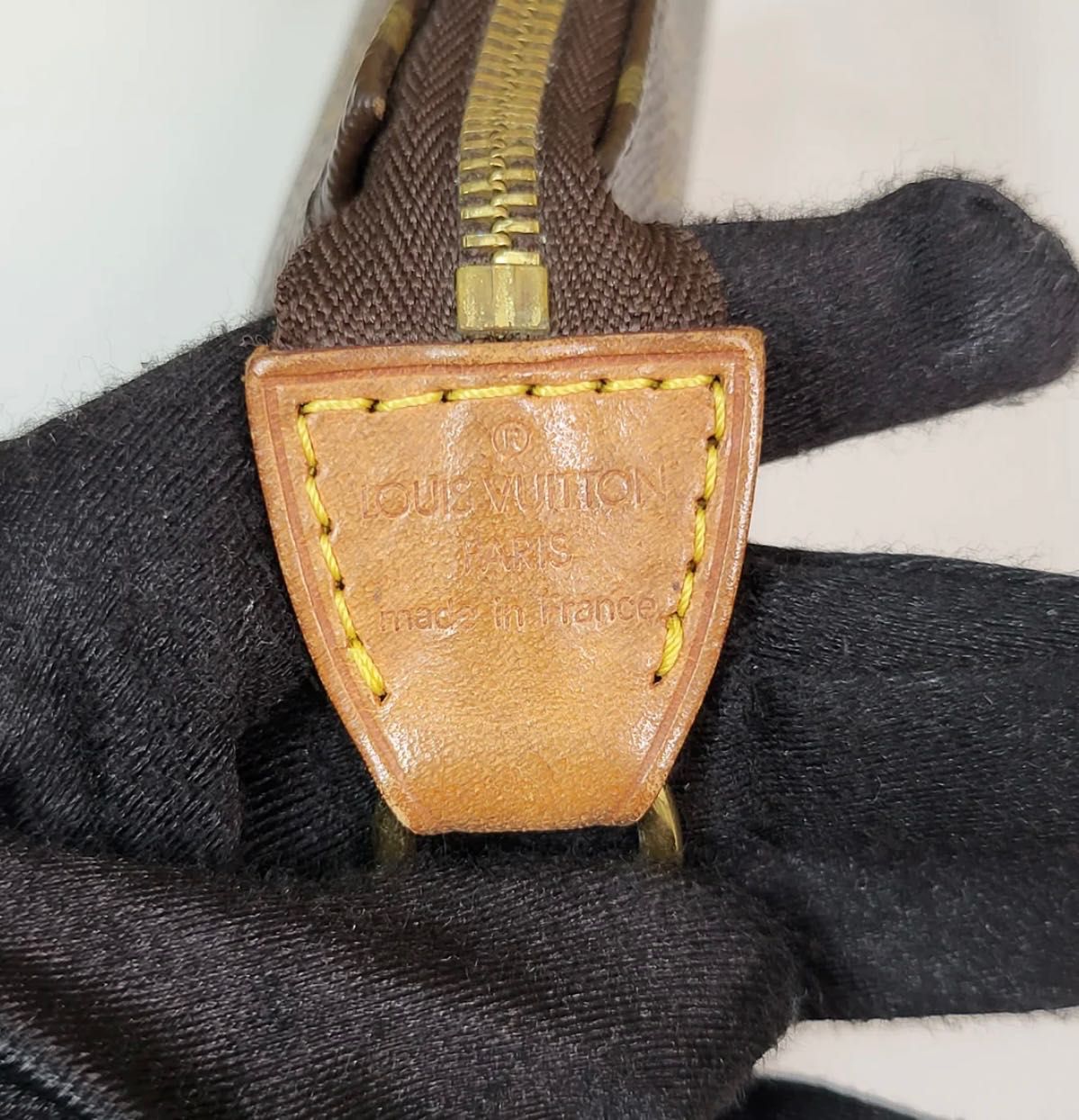 Чантичка Louis Vuitton
