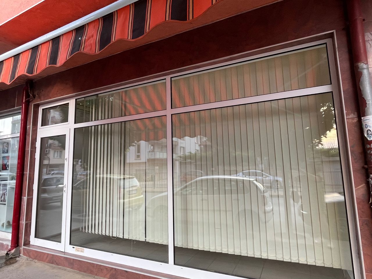 Дава се под наем Магазин в Пазарджик, Руски - 37 кв.м за 255 € - Снимка #1