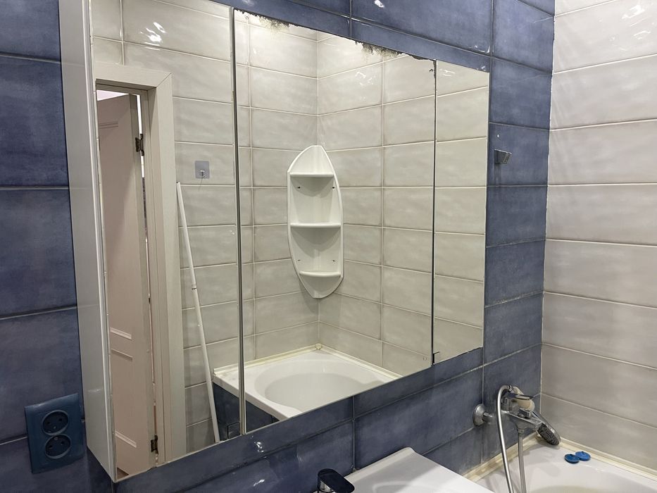 Зеркало- шкаф для ванной