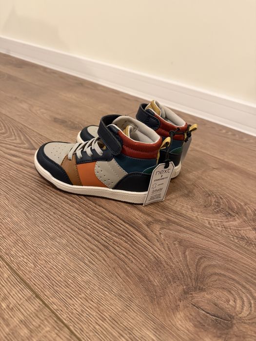 Next чисто нови обувки високи кецове