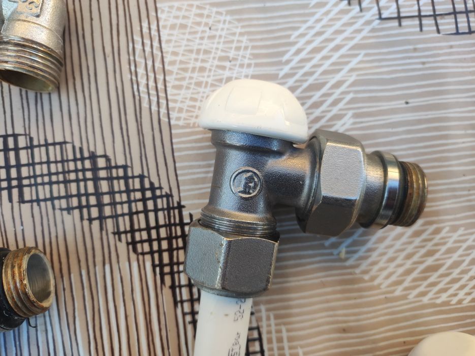 Кранове и фитинги за парно / спирателни кранове