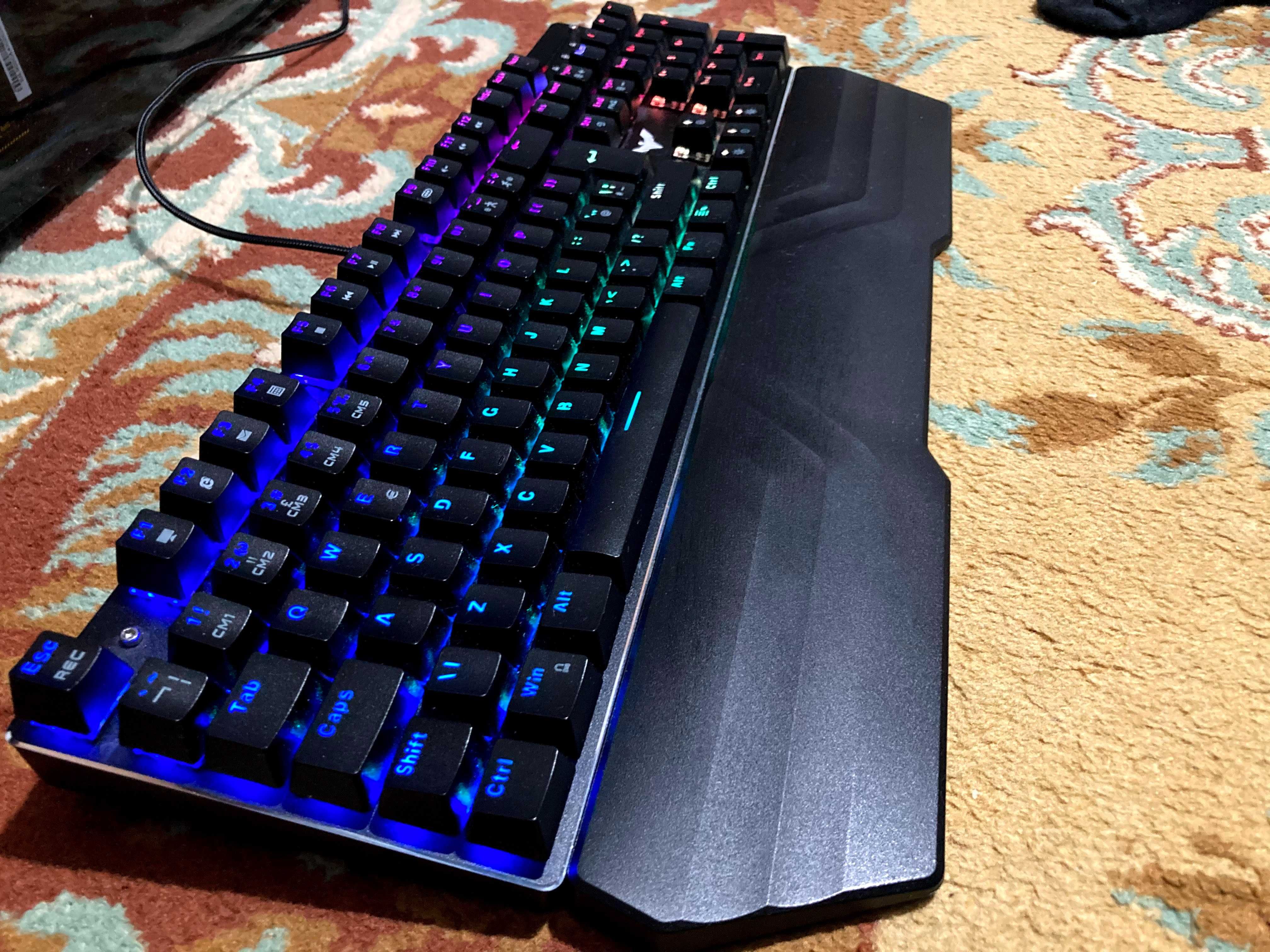 Tastatura Havit RGB mecanica Blue Switches