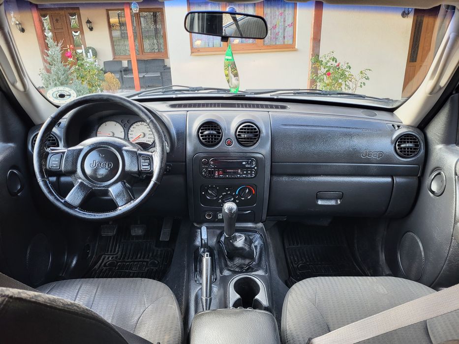 Vând Jeep Cherokee Kj 2.5