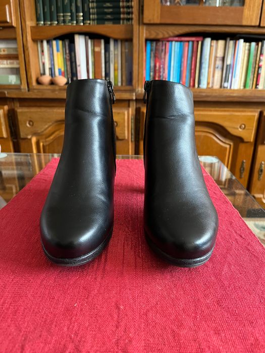 Botine negre cu toc gros