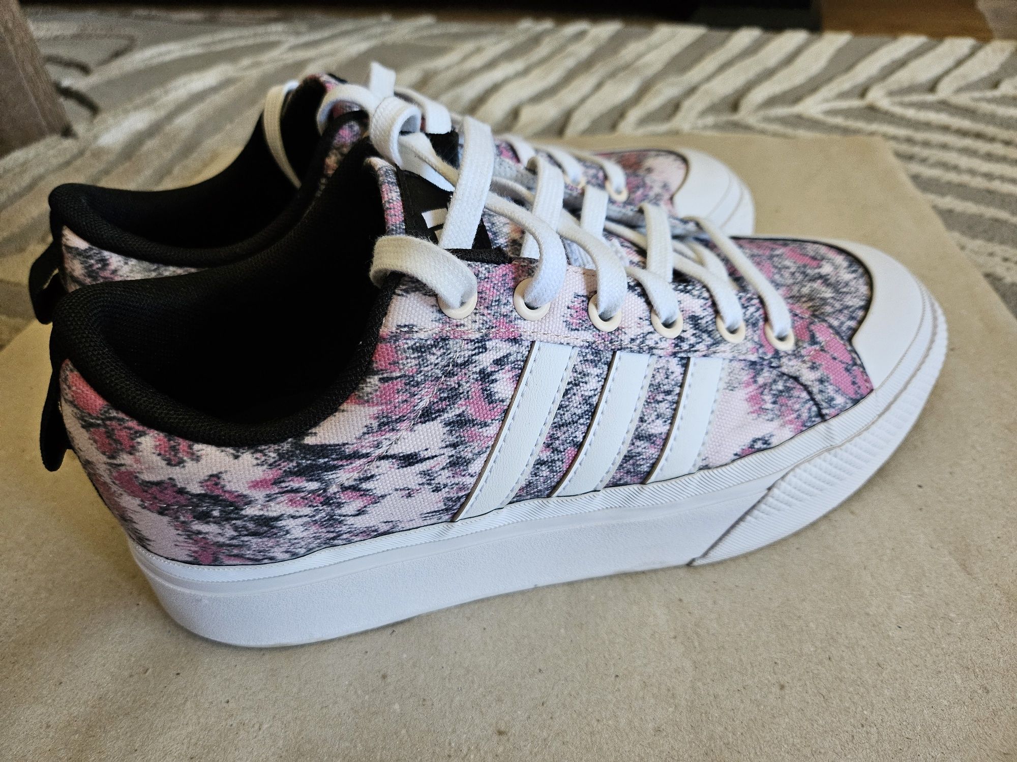 Кецове на Adidas