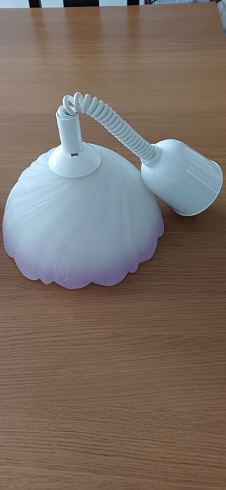 Продавам две осветителни тела.