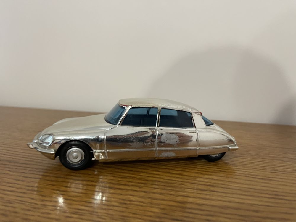 Мащабен модел Citroen DS 21 1:24 Pallas Италия цвят хром