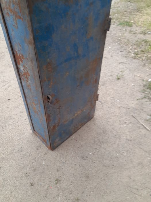 Продам металическую металический ящик