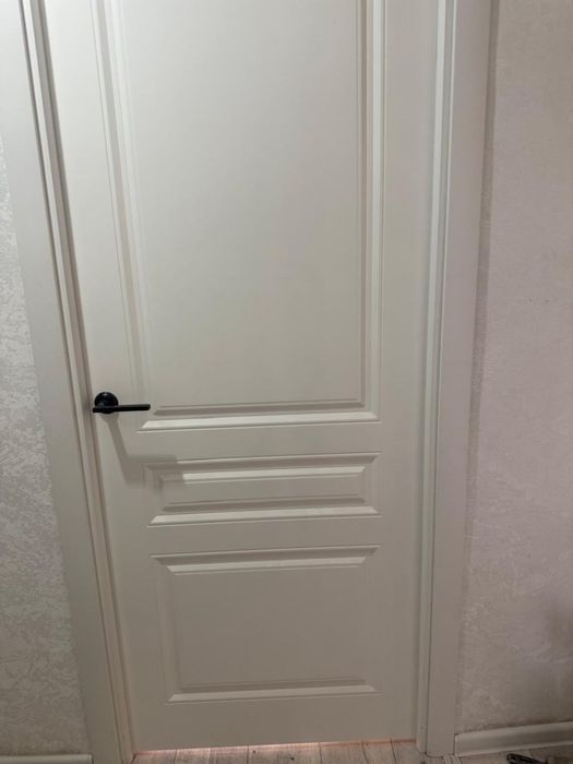 Продам двери , белые