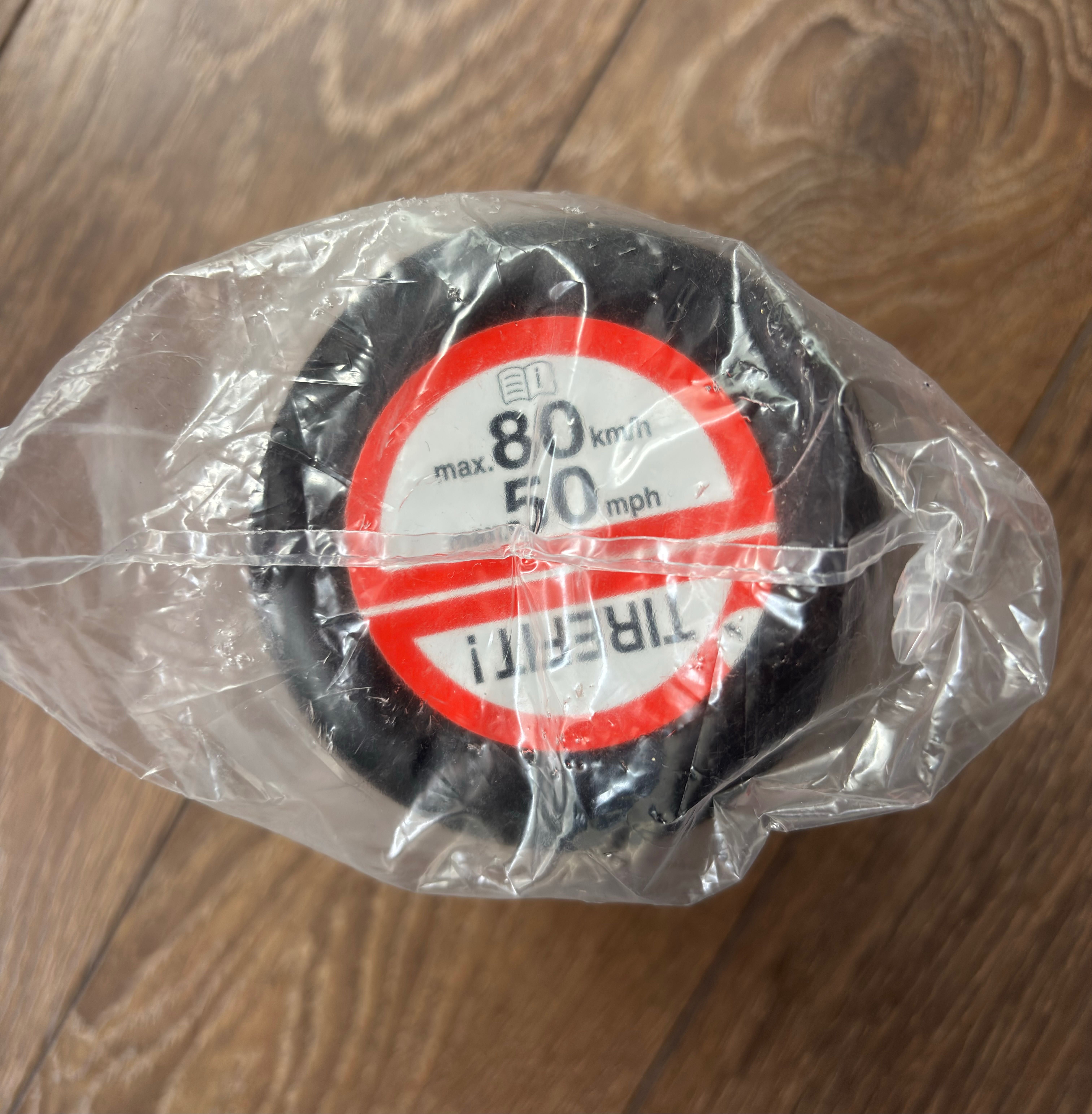 Пяна (лепило) за гуми. Гумена стелка за багажник Rezaw Plast Ауди А4