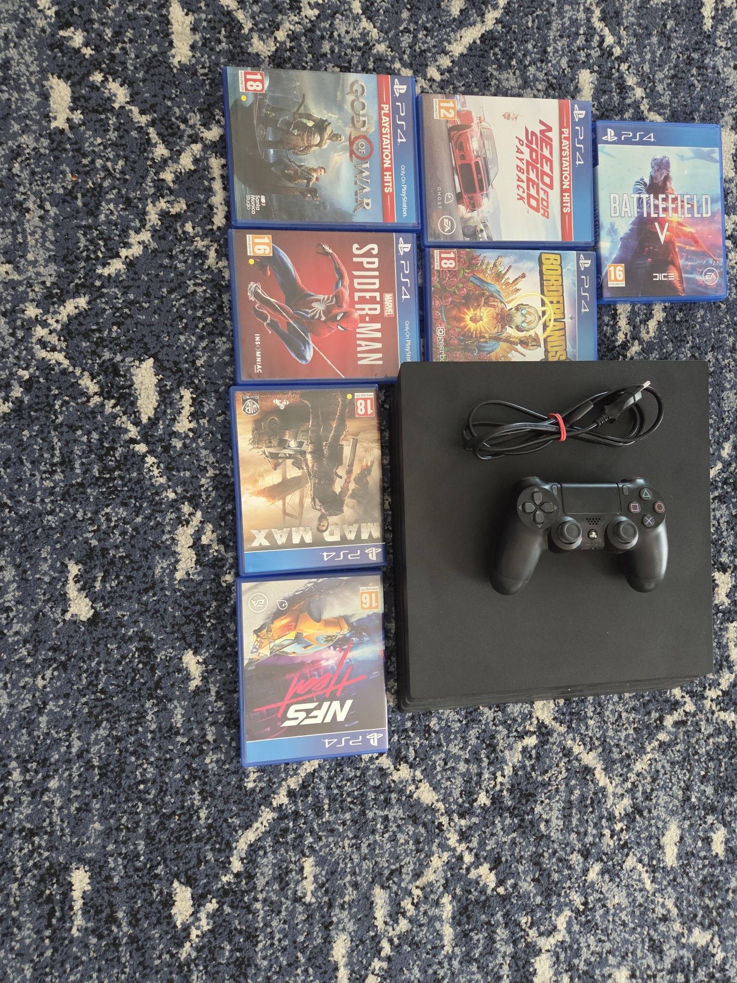 Consola ps4 pro cu 7 jocuri
