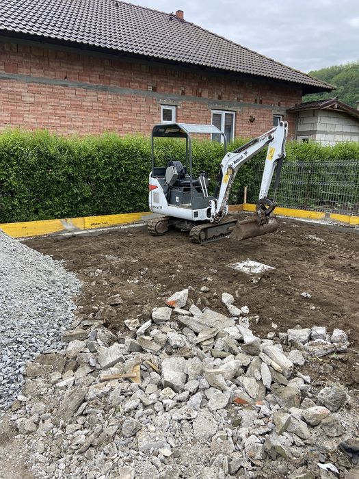 Servicii cu mini excavator